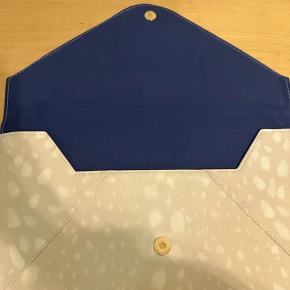 Simplified by Emily Ley Ivory Antelope Laptop Case - Picture 4 of 4